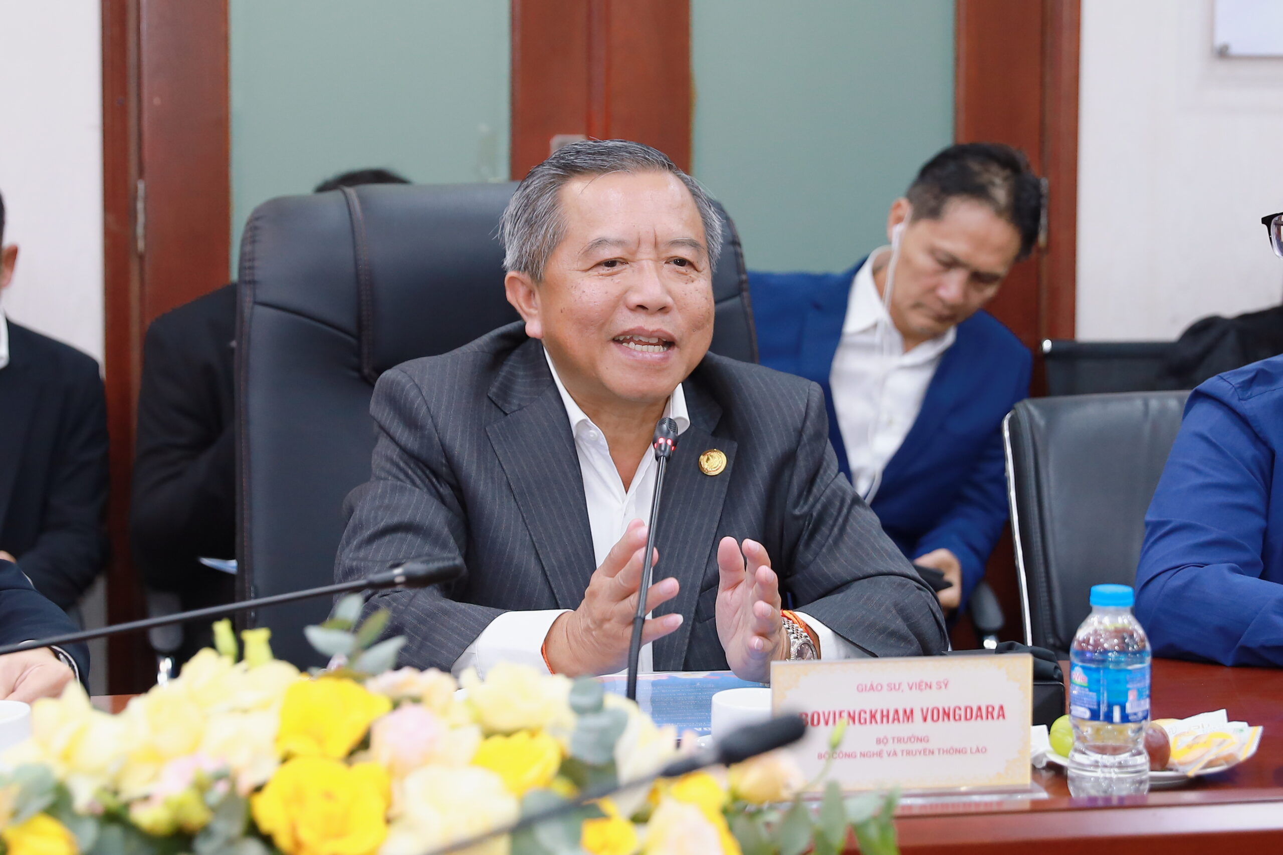 Giáo sư, Viện sỹ Boviengkham Vongdara, Bộ trưởng Bộ Công nghệ và Truyền thông nước Cộng hòa DCND Lào phát biểu tại buổi làm việc