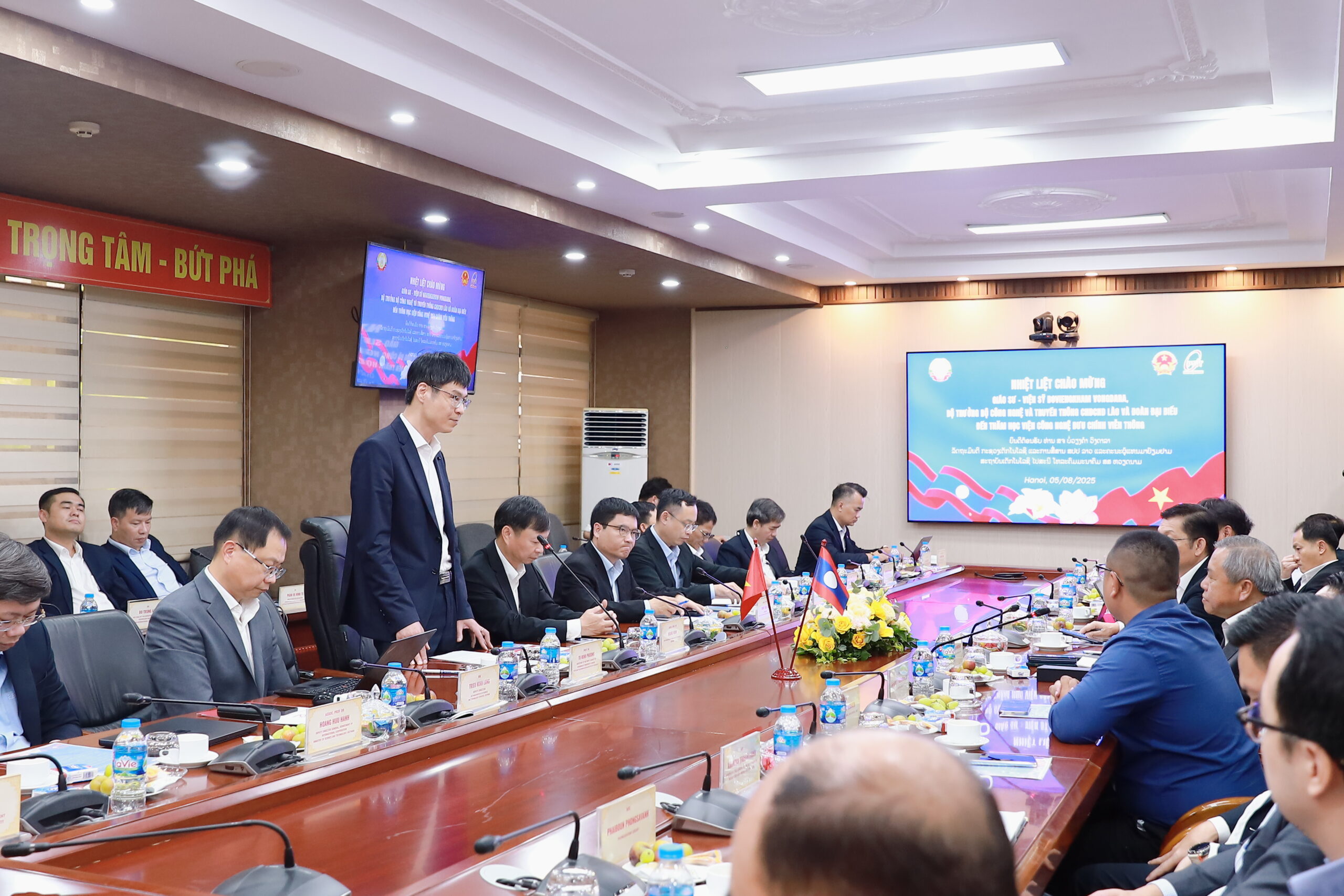 GS.TS Từ Minh Phương, Chủ tịch Hội đồng Học viện phát biểu tại buổi làm việc