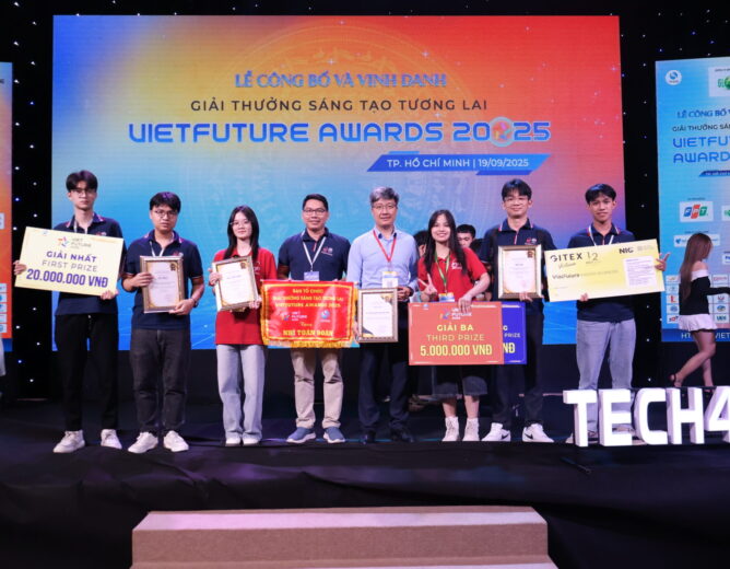 Sinh viên Học viện Công nghệ Bưu chính Viễn thông giành Giải thưởng cao tại VietFuture Awards 2025
