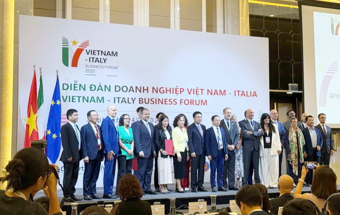 Các đại biểu tham dự diễn đàn