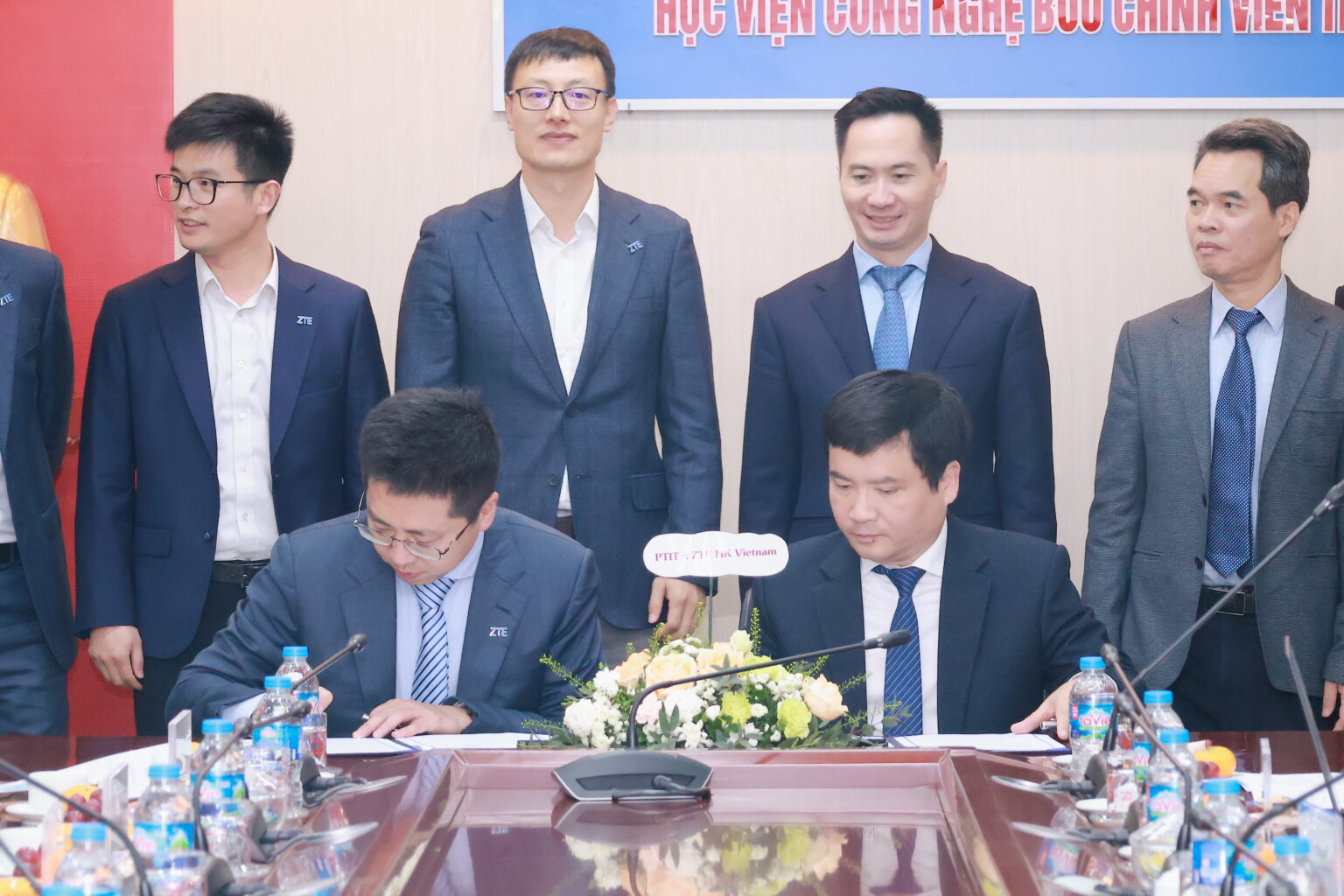 Ông Nguyễn Thiện Nghĩa – Vụ trưởng vụ Hợp tác quốc tế Bộ Khoa học và Công nghệ chứng kiến lễ ký kết