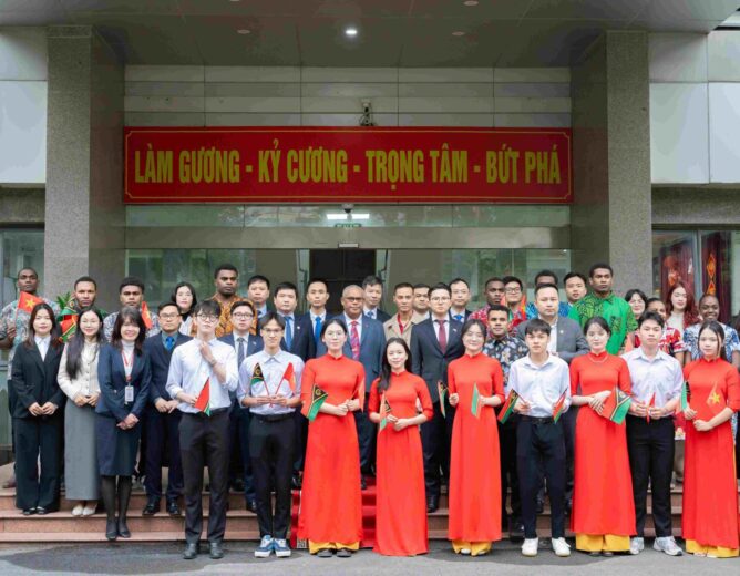 Thủ tướng Nước Cộng hòa Vanuatu thăm Học viện Công nghệ Bưu chính Viễn thông, gặp gỡ lưu học sinh Vanuatu tại Việt Nam