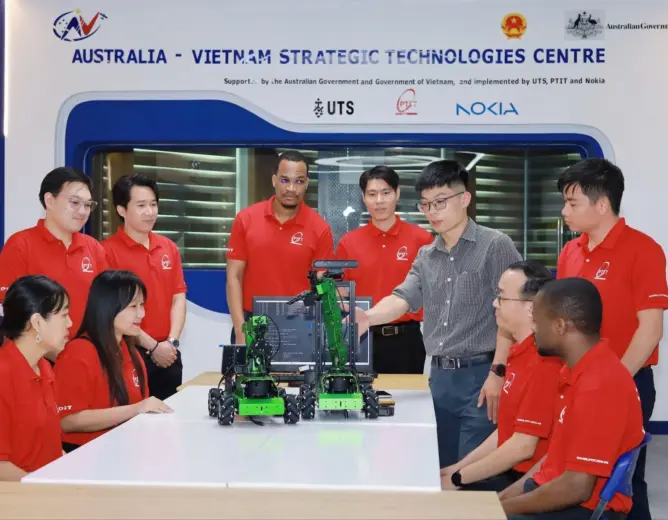 Đào tạo kỹ sư làm chủ UAV và robot di động tự hành: Bước đi tiên phong của PTIT