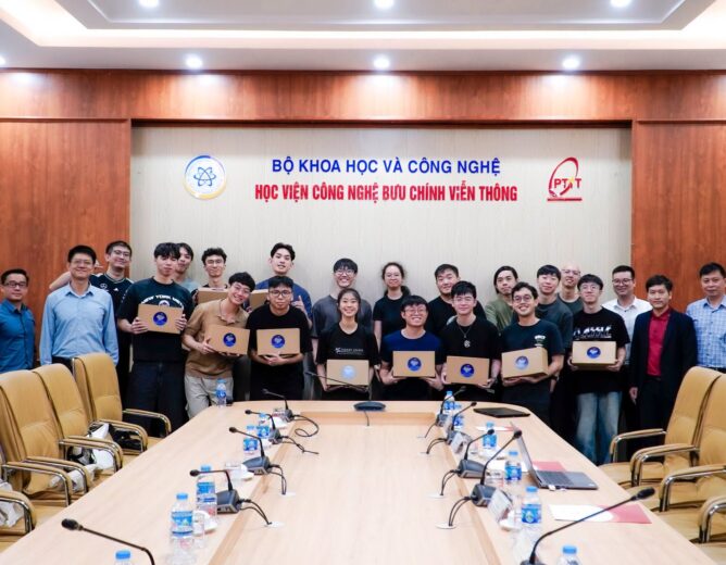 19 sinh viên Học viện Công nghệ Singapore tham gia chương trình thực tập quốc tế về An toàn an ninh mạng thông minh tại Học viện Công nghệ Bưu chính Viễn thông