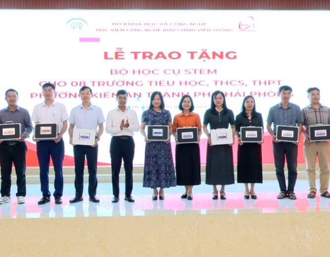 Học viện Công nghệ Bưu chính Viễn thông trao tặng 36 bộ Học cụ STEM cho các trường học công lập trên địa bàn phường Kiến An, Hải Phòng